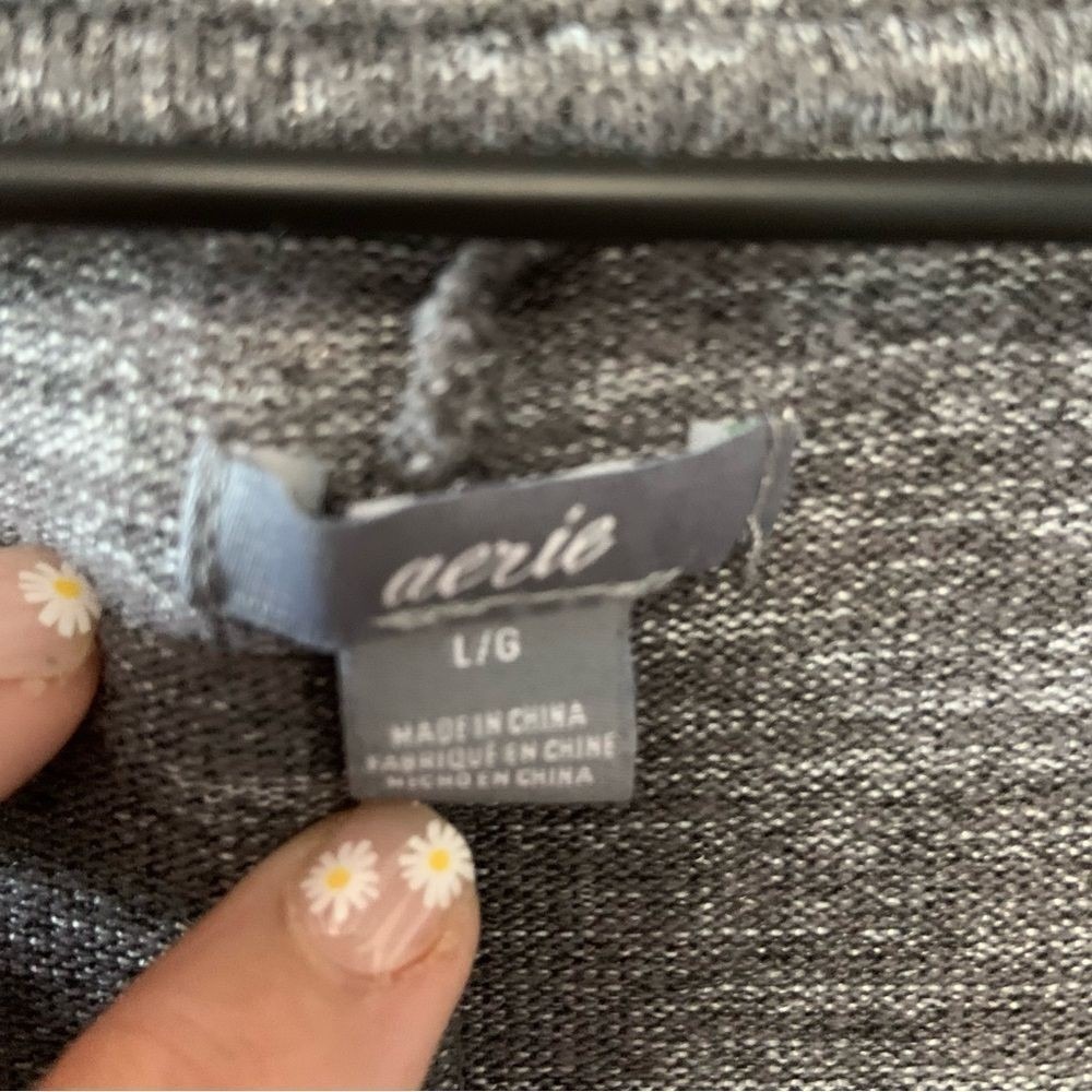 AERIE Women's V Neck Curved Hem Long Sleeved Top Grey Size Large - Picture 6 of 9